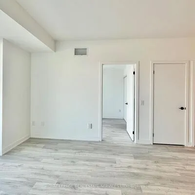 215,&nbsp;Lakeshore, Port Credit, Mississauga