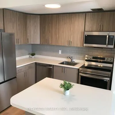 1100,&nbsp;Caven, Lakeview, Mississauga