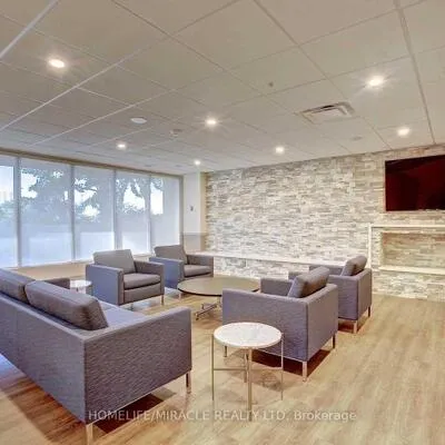 145,&nbsp;Hillcrest, Cooksville, Mississauga
