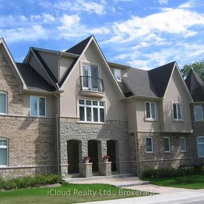 9,&nbsp;Benson, Port Credit, Mississauga