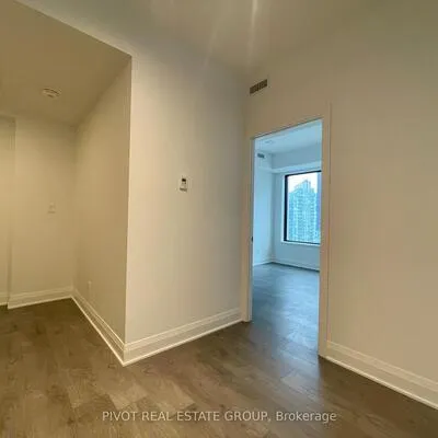 2,&nbsp;Erskine, City Centre, Mississauga