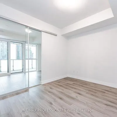 430,&nbsp;Square One, Creditview, Mississauga