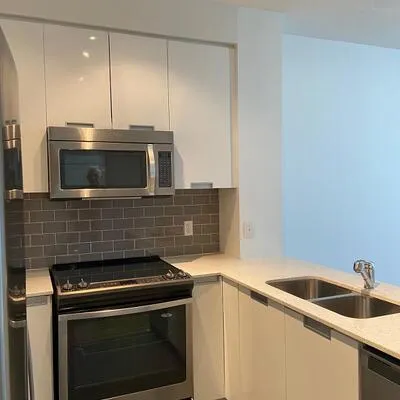 75,&nbsp;Eglinton, Hurontario, Mississauga