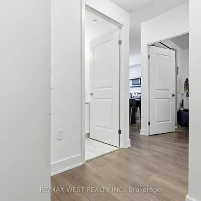 202,&nbsp;Burnhamthorpe, Mississauga Valleys, Mississauga