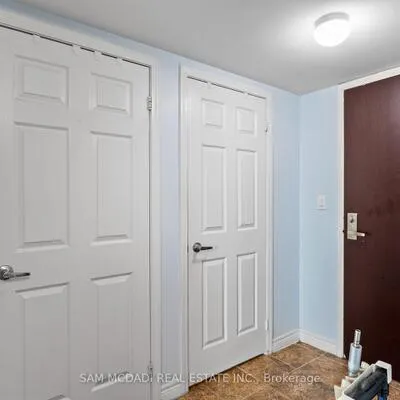 208,&nbsp;Enfield, City Centre, Mississauga