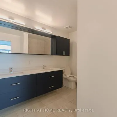 5105,&nbsp;Hurontario, Hurontario, Mississauga