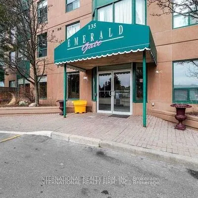135,&nbsp;Hillcrest, Cooksville, Mississauga