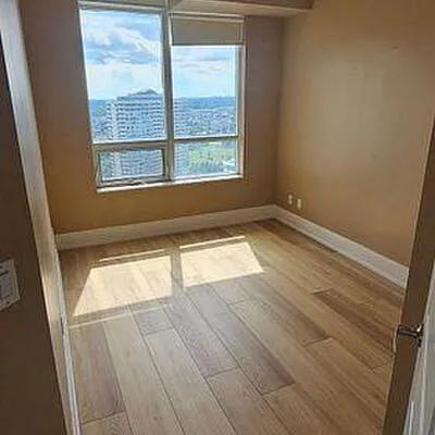 330,&nbsp;Burnhamthorpe, City Centre, Mississauga