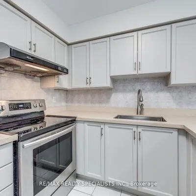 35,&nbsp;Kingsbridge Garden, Hurontario, Mississauga