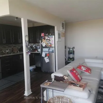 530,&nbsp;Lolita, Mississauga Valleys, Mississauga