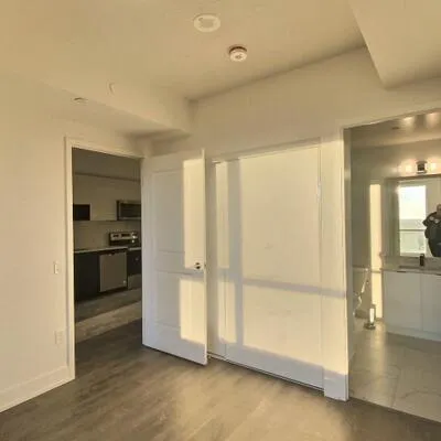 202,&nbsp;Burnhamthorpe, Mississauga Valleys, Mississauga