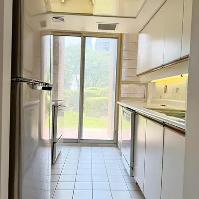 250,&nbsp;Webb, City Centre, Mississauga