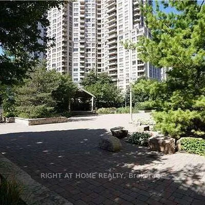 310,&nbsp;Burnhamthorpe, City Centre, Mississauga