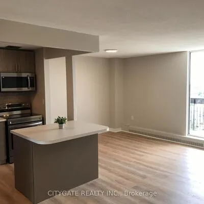 1100,&nbsp;Caven, Lakeview, Mississauga