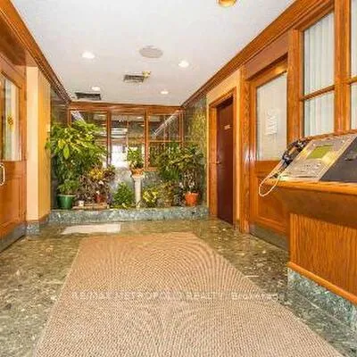 880,&nbsp;Dundas, Erindale, Mississauga