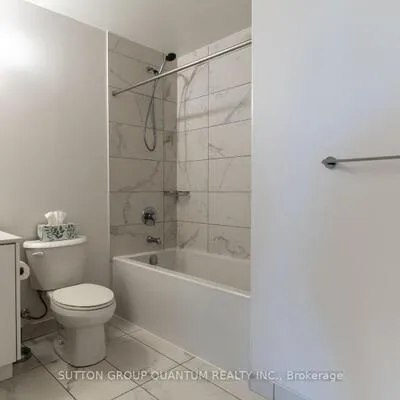 204,&nbsp;Burnhamthorpe, City Centre, Mississauga
