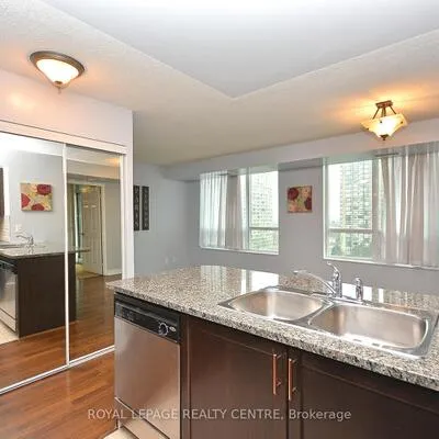 208,&nbsp;Enfield, City Centre, Mississauga