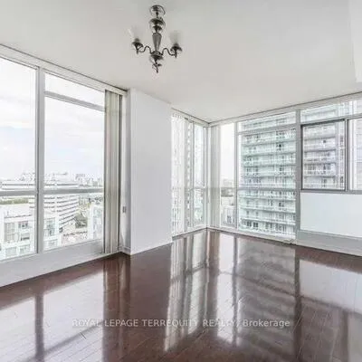 225,&nbsp;Webb, City Centre, Mississauga