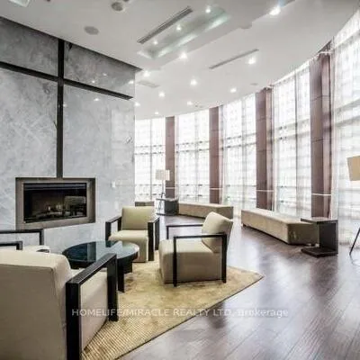 330,&nbsp;Burnhamthorpe, City Centre, Mississauga