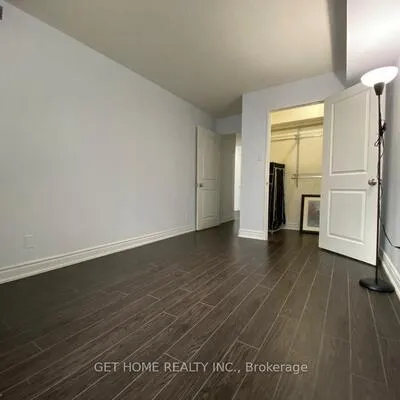 115,&nbsp;Hillcrest, Cooksville, Mississauga