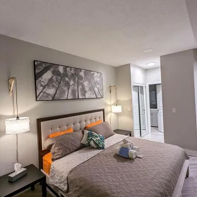 220,&nbsp;Burnhamthorpe, City Centre, Mississauga
