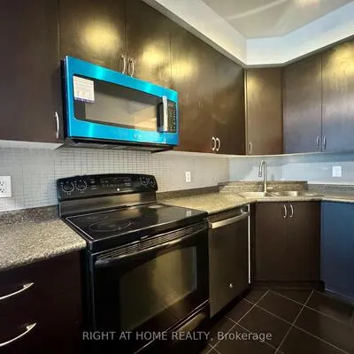 223,&nbsp;Webb, City Centre, Mississauga