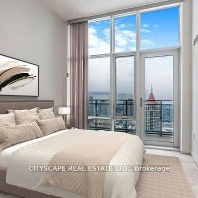 360,&nbsp;Square One, City Centre, Mississauga
