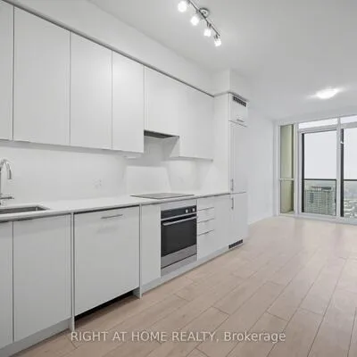 30,&nbsp;Elm, Fairview, Mississauga