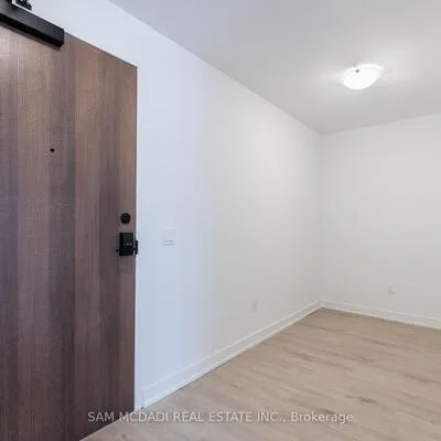 1035,&nbsp;Southdown, Clarkson, Mississauga