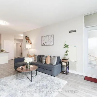 3504,&nbsp;Hurontario, Fairview, Mississauga