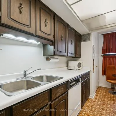 1300,&nbsp;Bloor, Applewood, Mississauga
