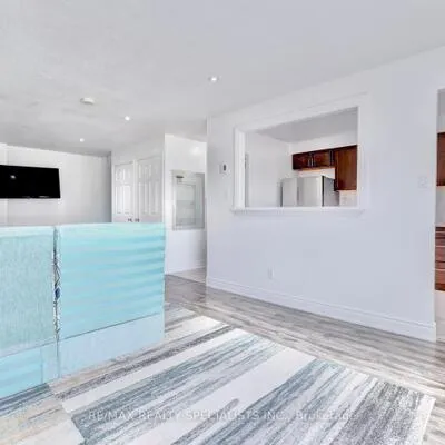 3040,&nbsp;Constitution, Applewood, Mississauga