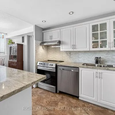 3590,&nbsp;Kaneff, Mississauga Valleys, Mississauga