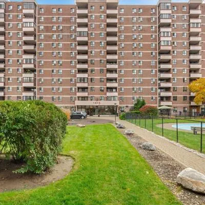 1625,&nbsp;Bloor, Applewood, Mississauga