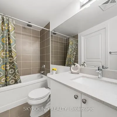 223, Webb, City Centre, Mississauga