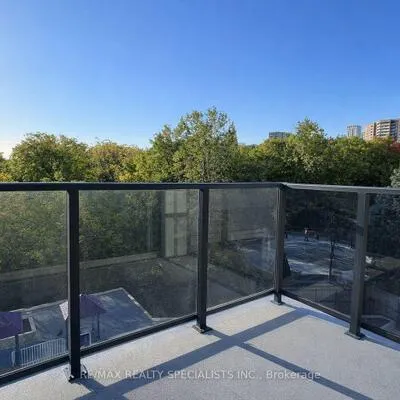 202,&nbsp;Burnhamthorpe, City Centre, Mississauga