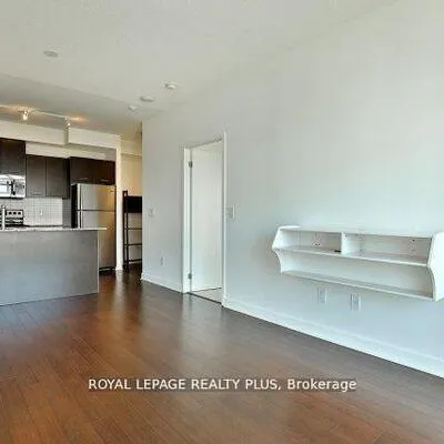 360,&nbsp;Square One, City Centre, Mississauga