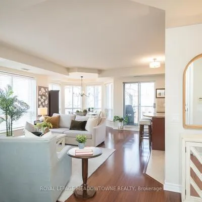 483,&nbsp;Faith, Hurontario, Mississauga
