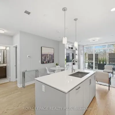 1575,&nbsp;Lakeshore, Clarkson, Mississauga