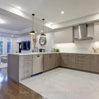 85,&nbsp;Church, Streetsville, Mississauga