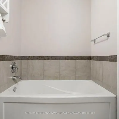 1055,&nbsp;Southdown, Clarkson, Mississauga