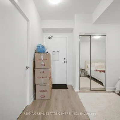 430,&nbsp;Square One, Creditview, Mississauga