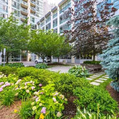225,&nbsp;Webb, City Centre, Mississauga