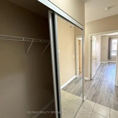 830,&nbsp;Scollard, East Credit, Mississauga