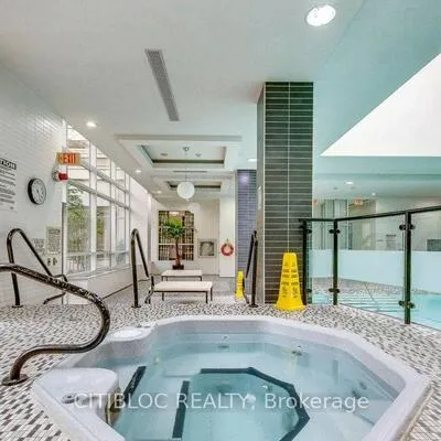 310,&nbsp;Burnhamthorpe, City Centre, Mississauga