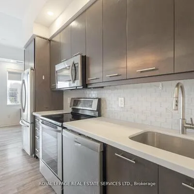360,&nbsp;Square One, City Centre, Mississauga