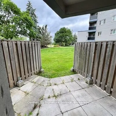 2001,&nbsp;Bonnymede, Clarkson, Mississauga