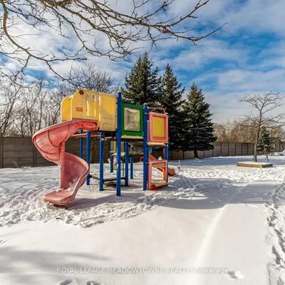 1591,&nbsp;South Parade, East Credit, Mississauga