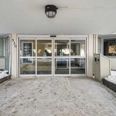 530,&nbsp;Lolita, Mississauga Valleys, Mississauga