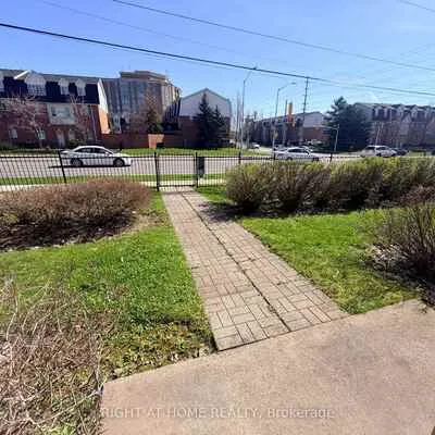 1525,&nbsp;South Parade, East Credit, Mississauga